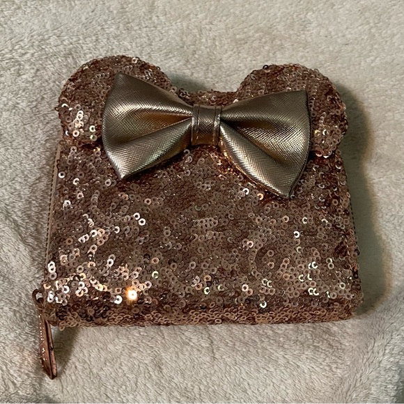 Disney Parks Lounge fly EUC Gold Sequined Minnie Mouse Ear Bow Wallet Clutch - Picture 10 of 12